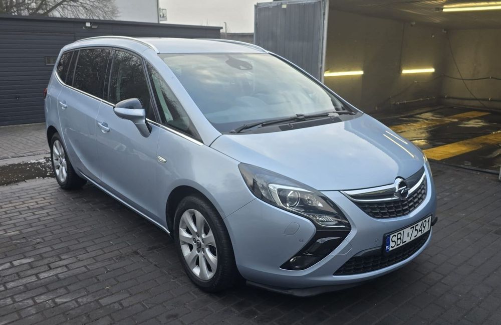 Opel Zafira 7 osób, Asystent Pasa, Grzana Kierownica, Bi-Xenon AFL, VAT 23%