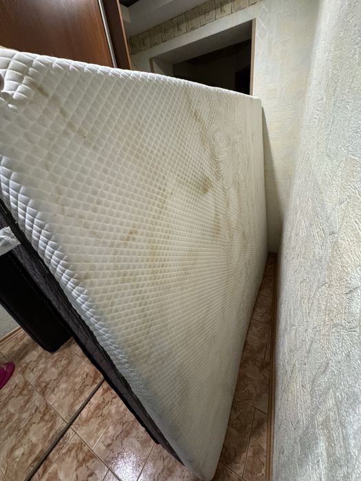 Продаи кровать с хорошим матрасом neolux