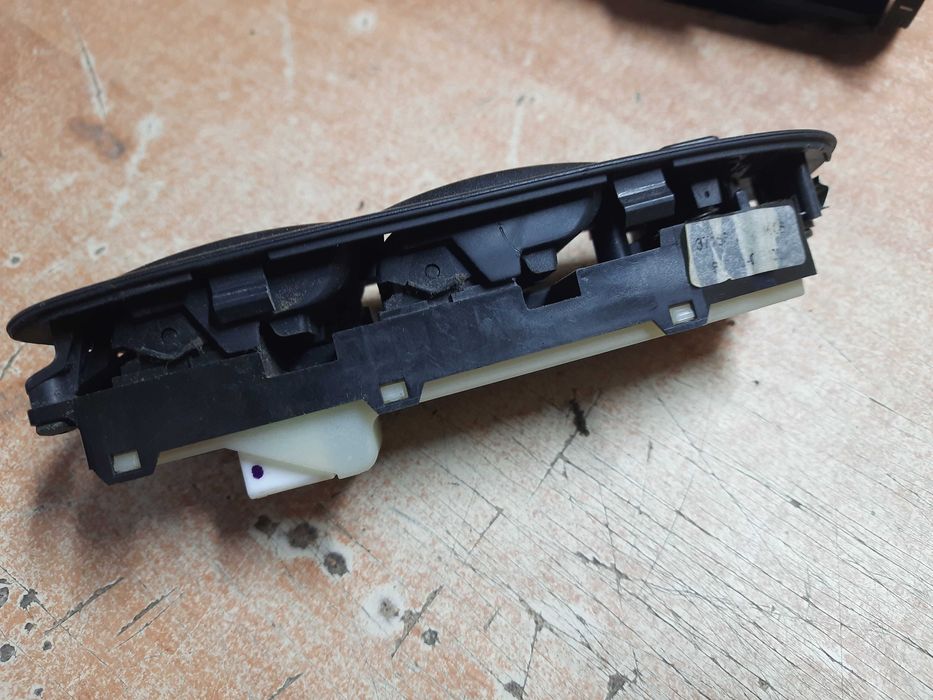 Водійський блок управління склопідйомниками Тойота Авенсіс т25