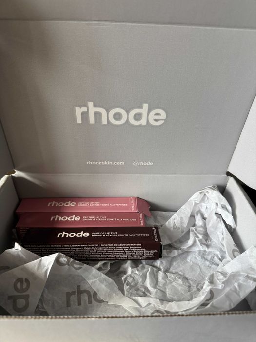 rhode пептидний тінт в відтінку salty tan