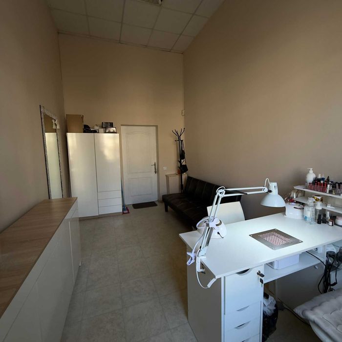 Продаж офісного приміщення 155 кв.м. на 2 поверсі по вул. Небесної Сотні 4