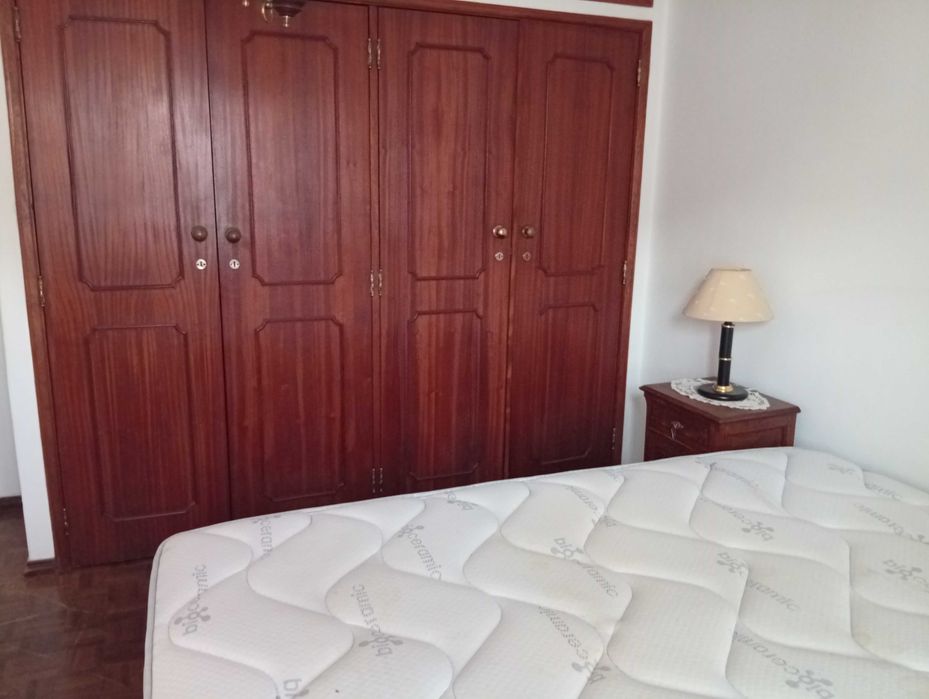 Alugo quarto em èvora