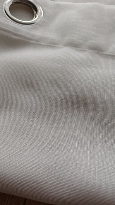 Firanki na przelotkach o strukturze deszczu w kolorze białym perłowym