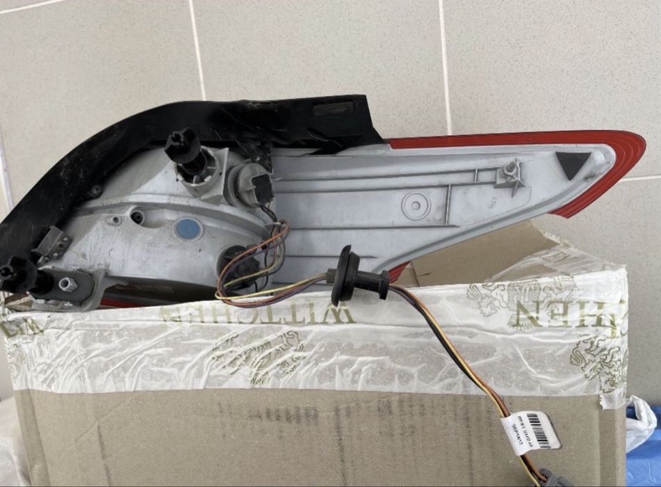 Фонарь лівий задній для Форд Фокус седан 2014-2018 року виготовлення