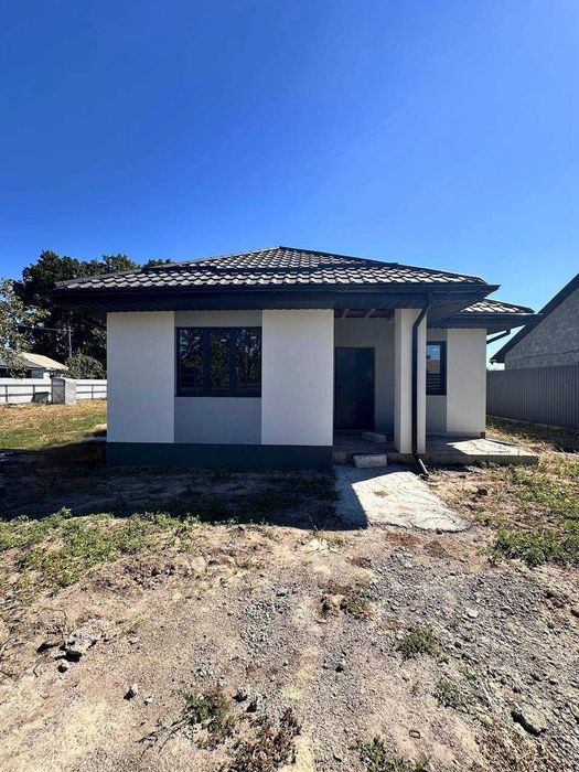 Продаж будинку в с.Шкарівка