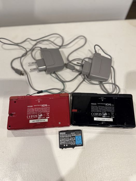 Nintendo ds vermelha e preta