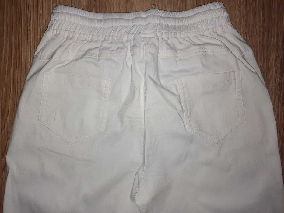 Spodnie białe na gumce