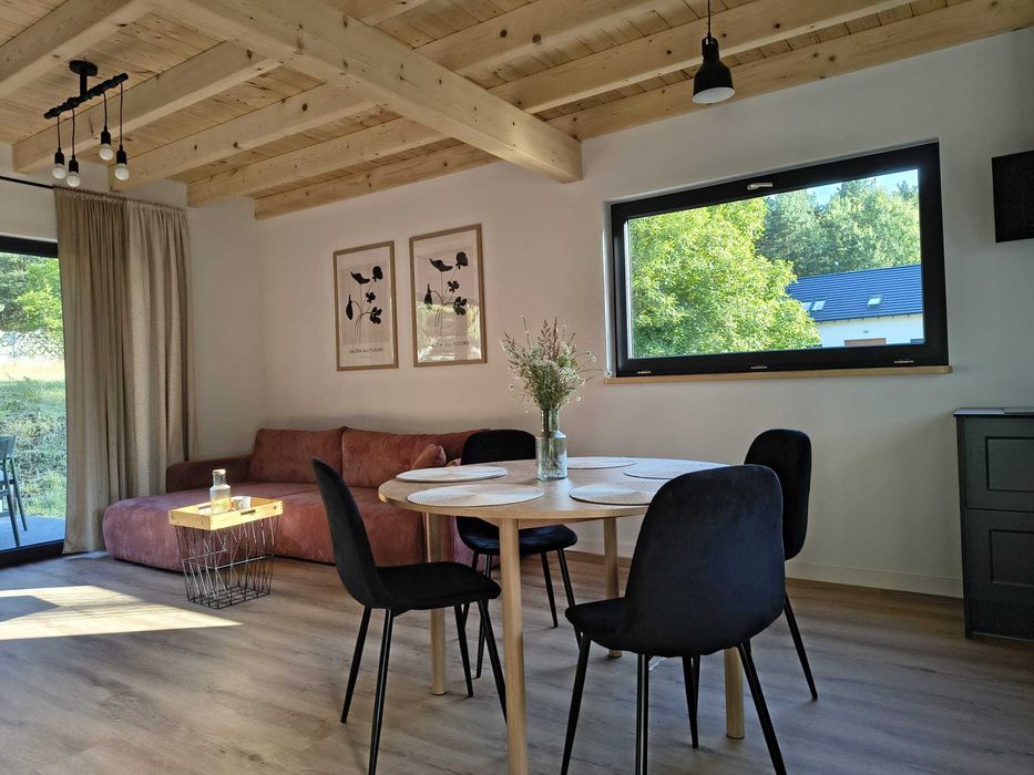 Domek nad jeziorem 'w sam las'