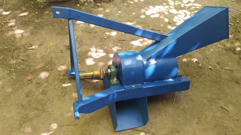 Шнековий подрібнювач гілля