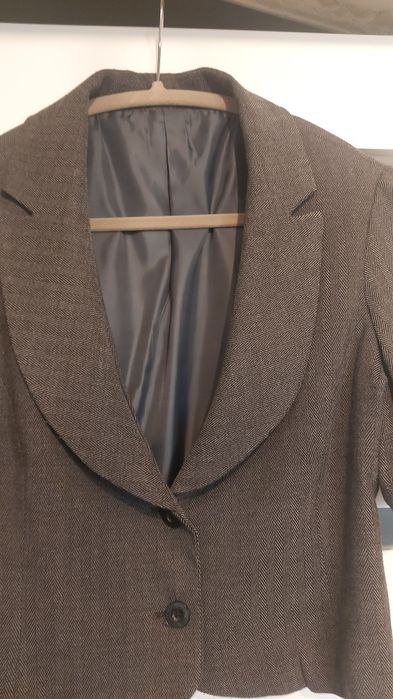 Króciutka ciemnoszara marynarka 42