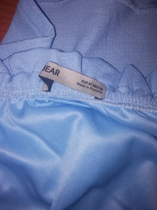 Camisola azul com pormenor na manga
