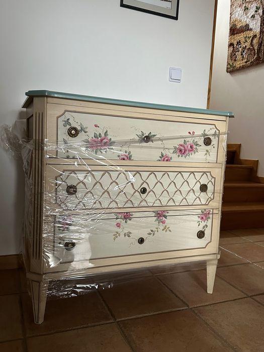 Cómoda com Gavetas Pintadas à Mão