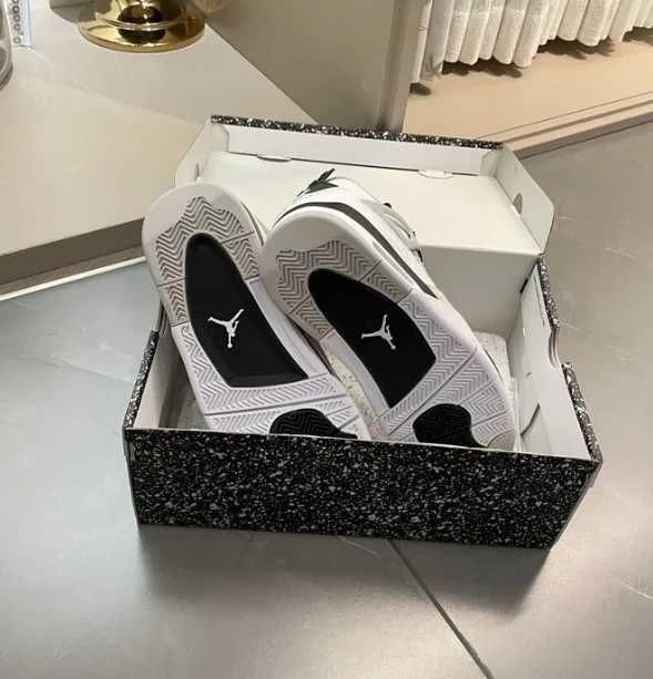 Buty sportowe "Jordan_4_Retro_Military_Black R.39