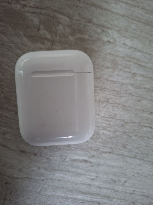 Airpods 2  uszkodzone,  etui działa