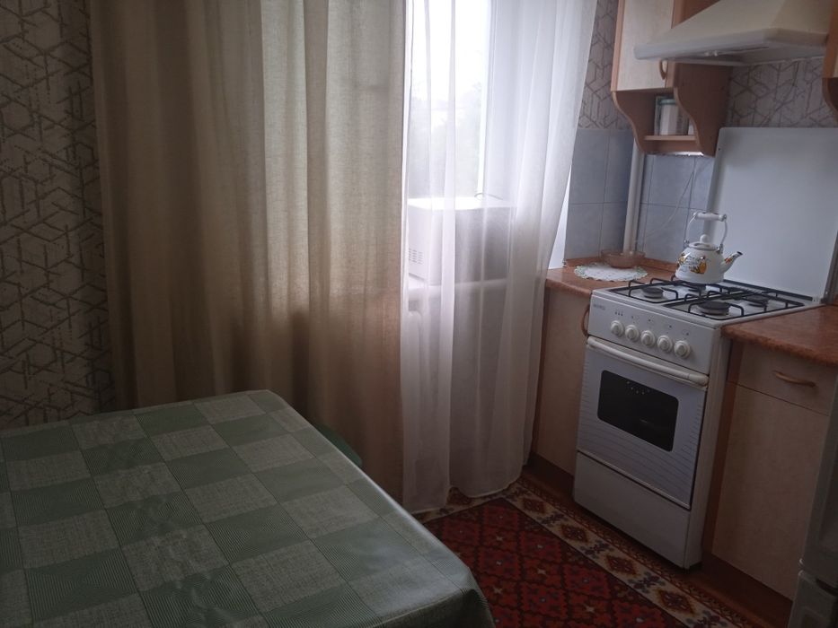 Здається подобово квартира.(помісячно)