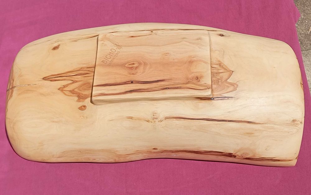 Fruteira feita em madeira de oliveira