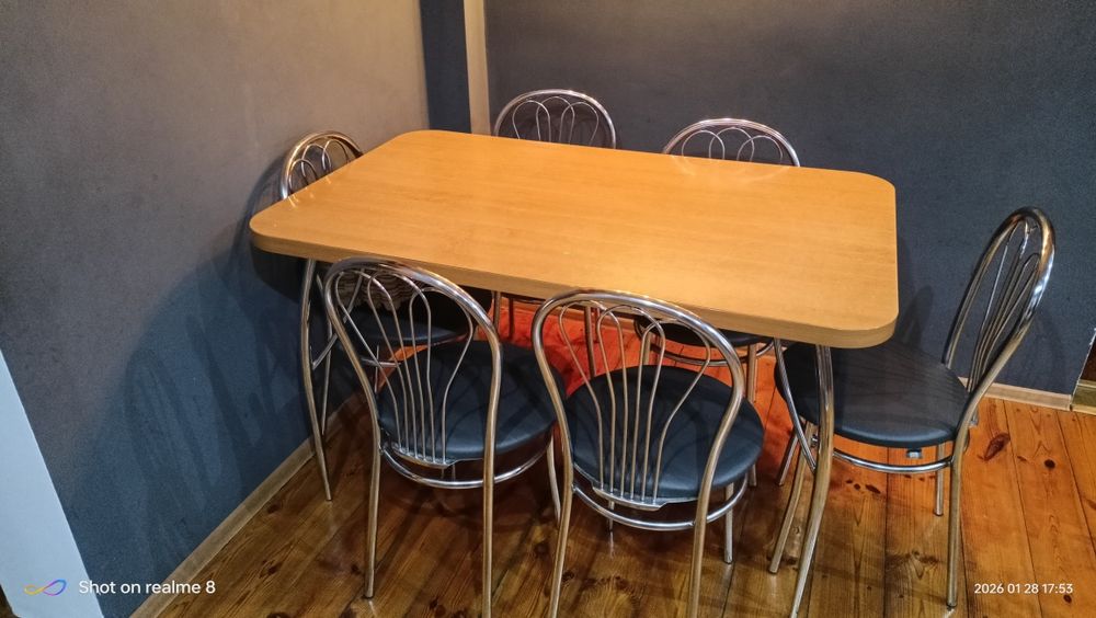 Stół kuchenny z 6 krzesłami