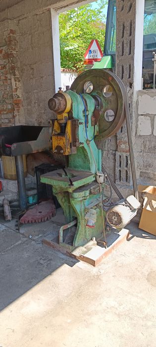 Prasa mimośrodowa 13 18 ton. 1,5 KW Polskiej Produkcji