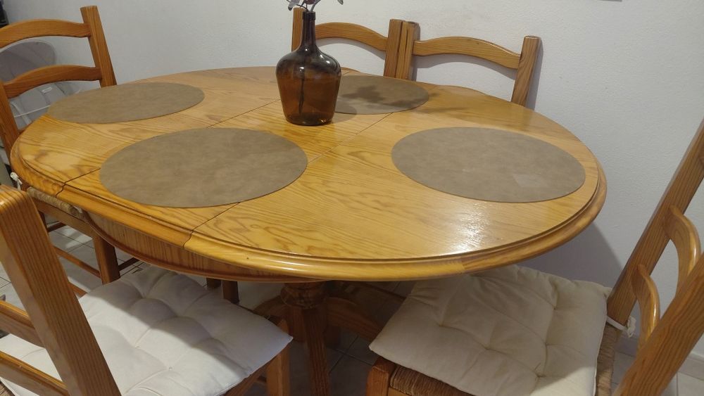 Mesa com 4 cadeiras