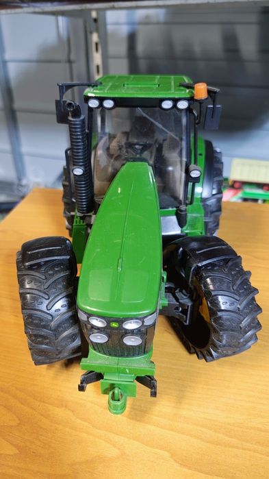 Bruder traktor john deere