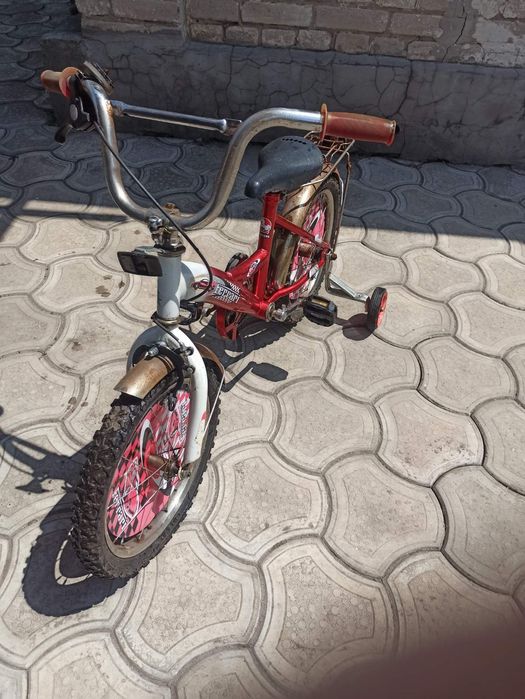 Дитячий велосипед.