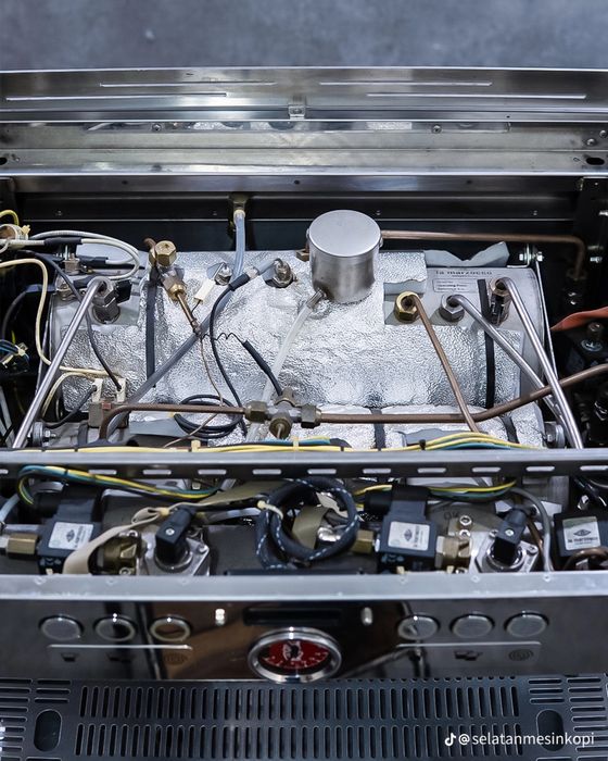 Кавомашина La Marzocco Linea PB 2 Group. Для високого потоку