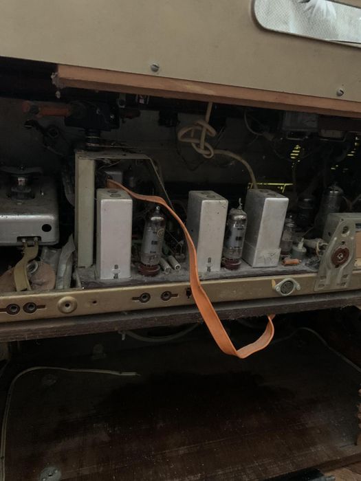 Продам радіолу стару