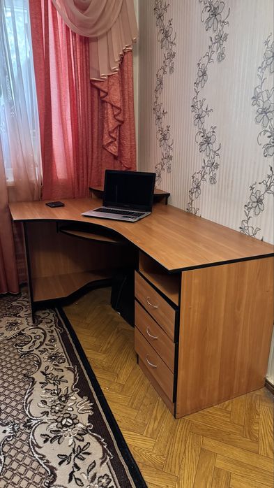 Стіл компьютерний