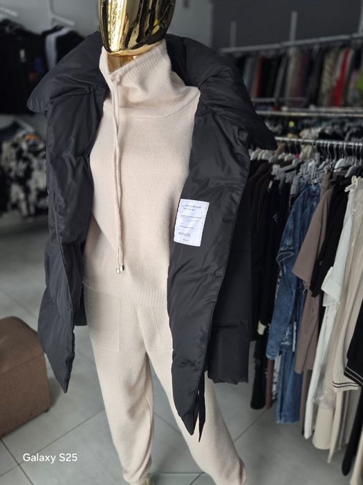 Чорна куртка пуховик Mocko