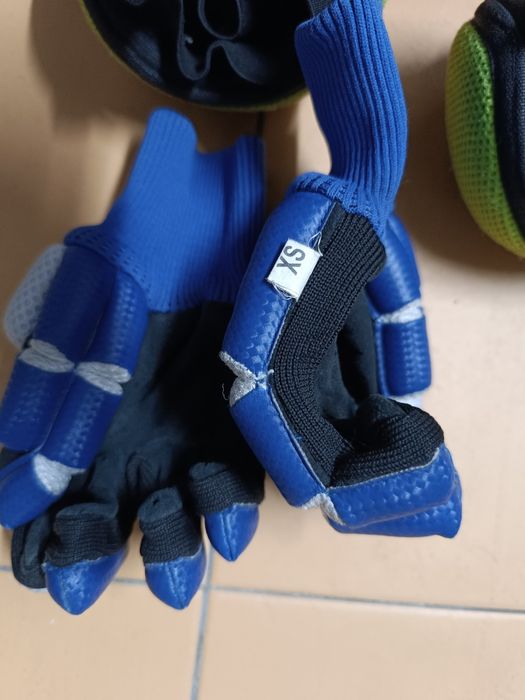 Proteções hóquei em patins (luvas, joelheiras e caneleiras)