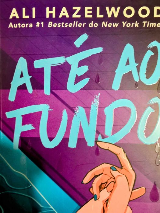 Livro de ALI HAZELWOOD Até ao Fundo