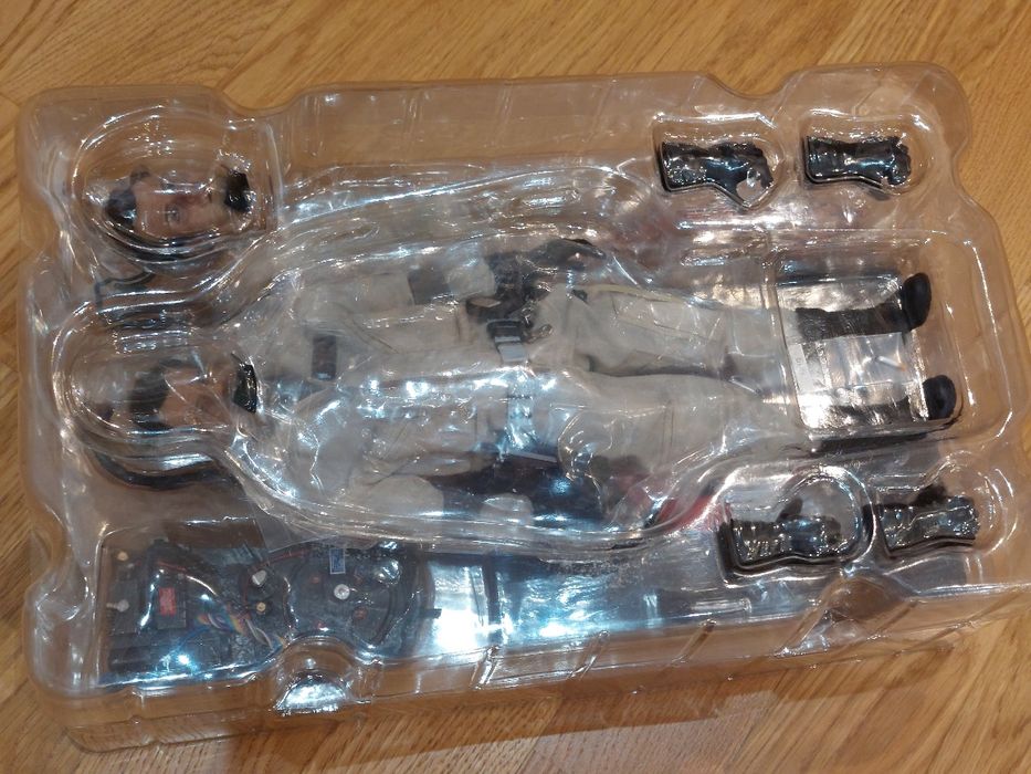 Present toys: 4 figurki z filmu Ghostbusters [skala 1/6]