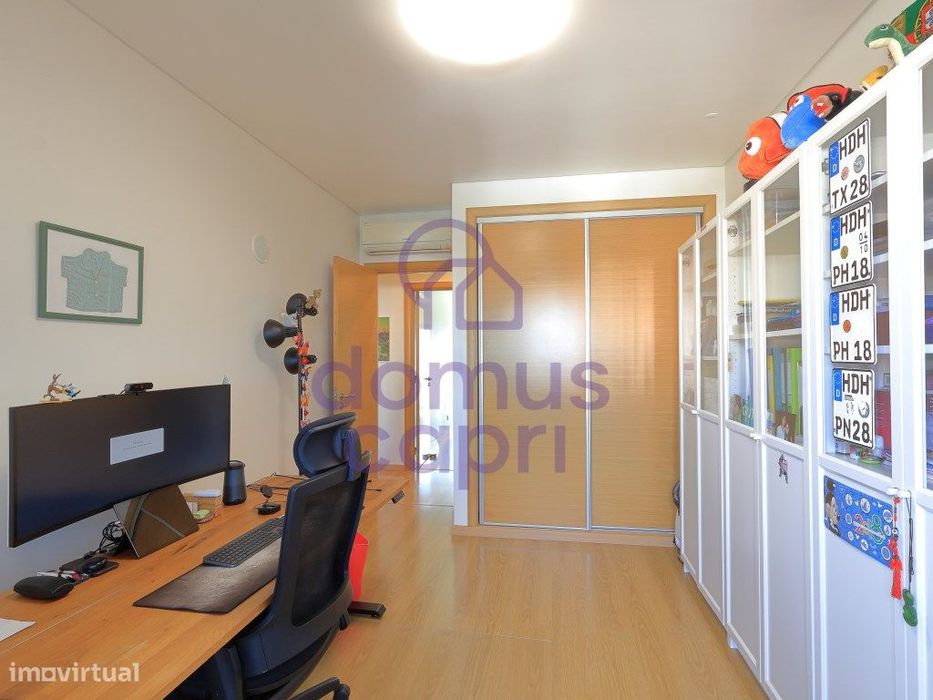 Apartamento T3 com Estacionamento em Faro -