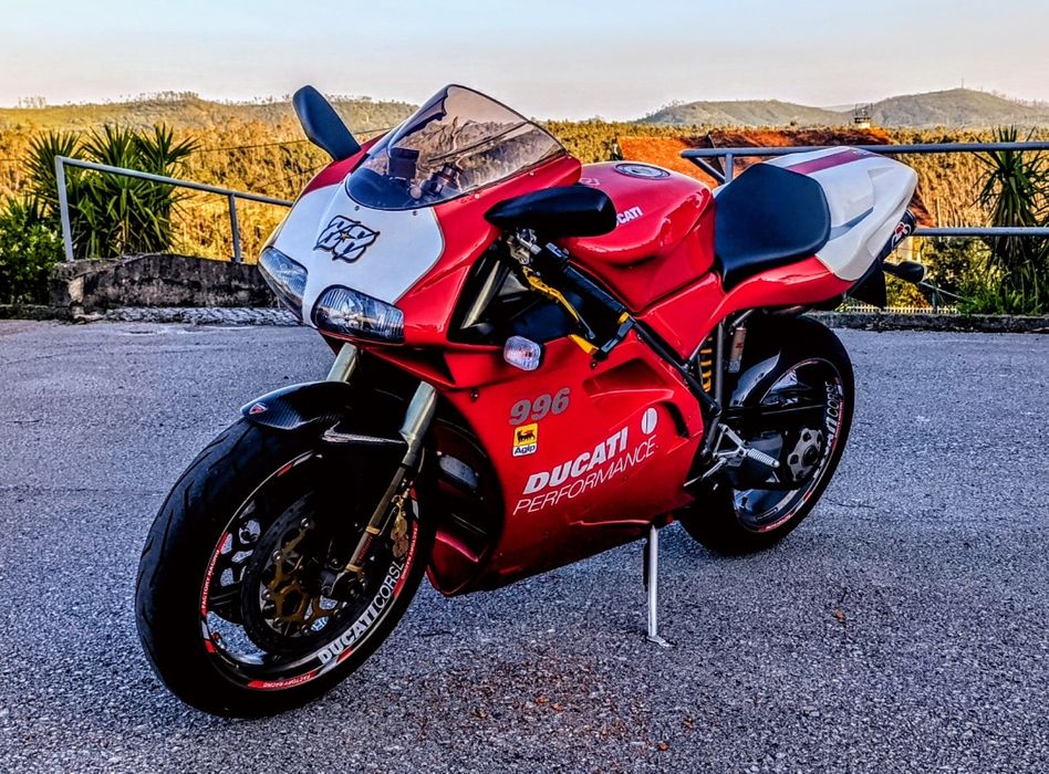 Vendo belíssima Ducati 996