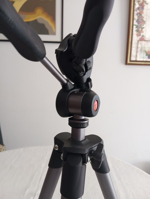 Tripé Manfrotto bom estado