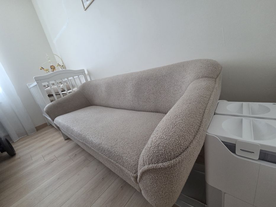 Sofa beżowa boucle