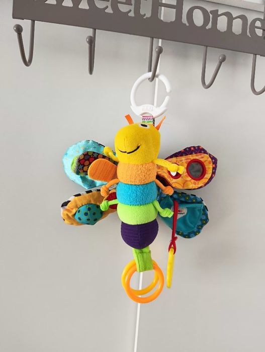 Lamaze Tomy motylek Freddie zawieszka szeleścik grzechotka