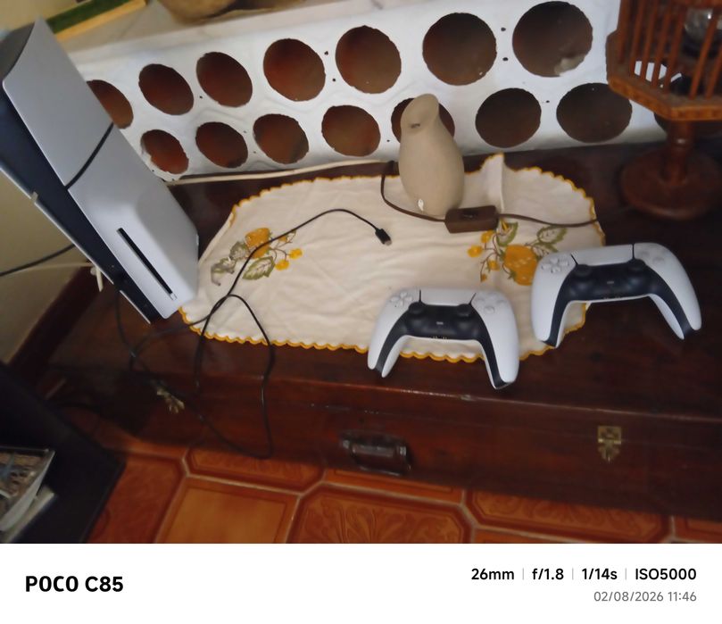 PlayStation 5 Slim 1TB + 2 Comandos +2 jogos