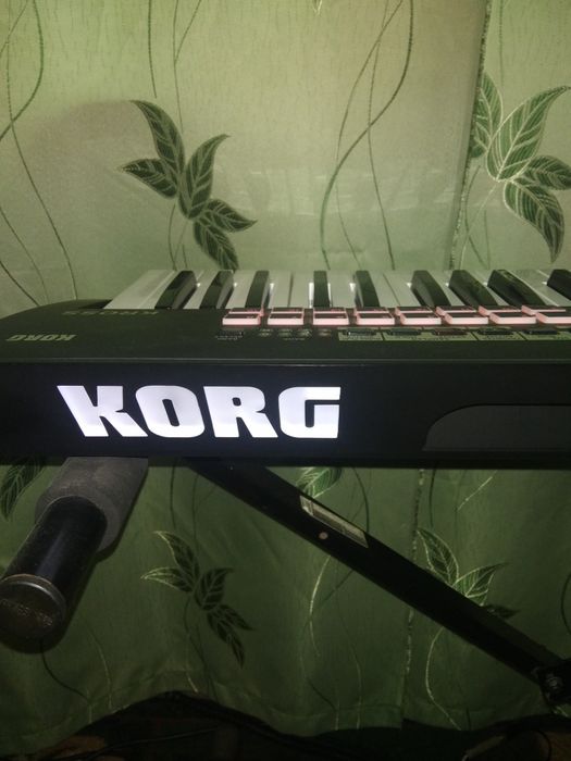 Продам робочу станцію Korg Kross 61.
