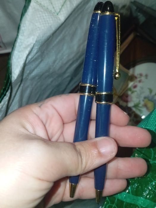 Duas canetas sem tinta