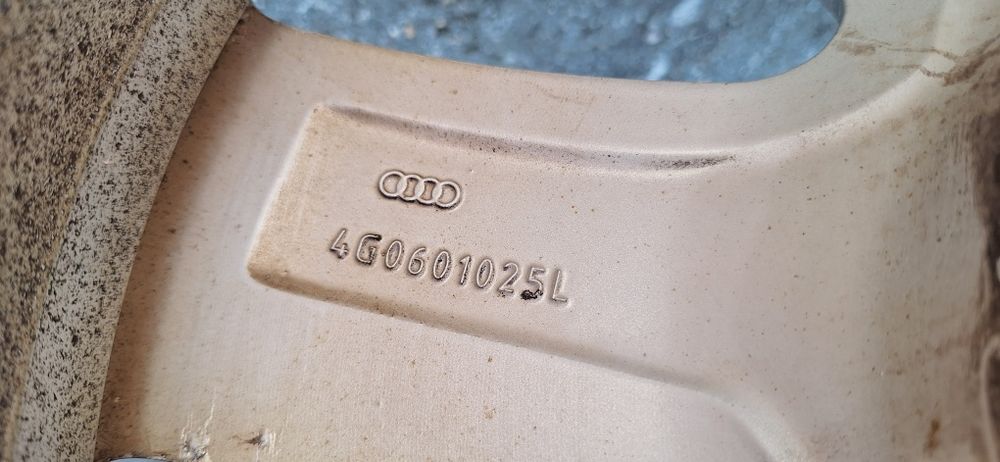 Felgi aluminiowe Audi 17"   4G0601025L komplet dekielki sruby ET37