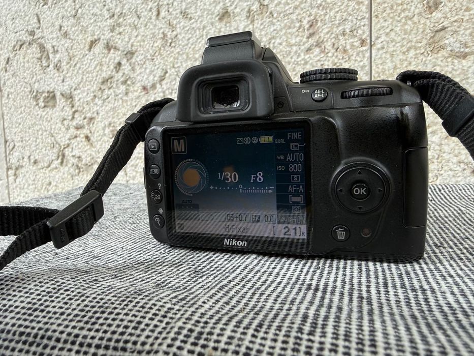 Nikon D3000 + objetiva 18-55mm + bolsa Case Logic + acessórios