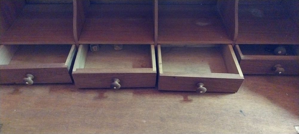 Escrivaninha/Cómoda