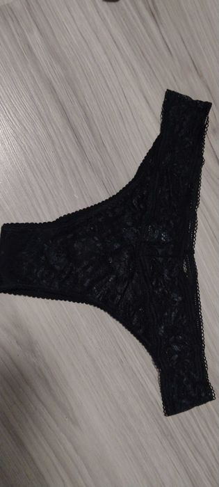 Figi fajny krój 44 czarne koronkowe M&S