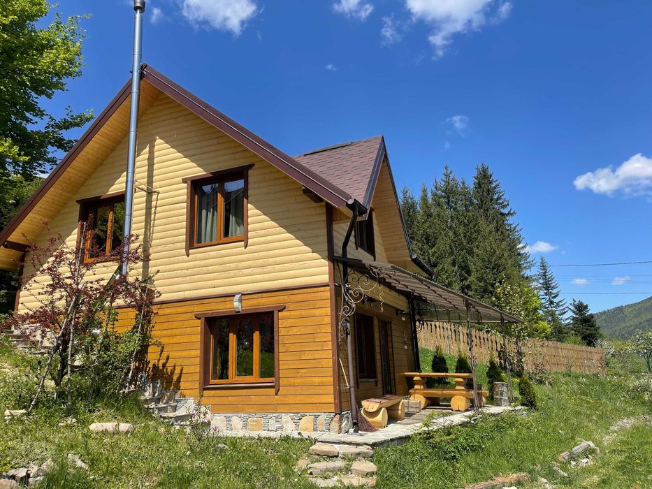 Здаю котедж, вул. Миру 42, на горі під лісом