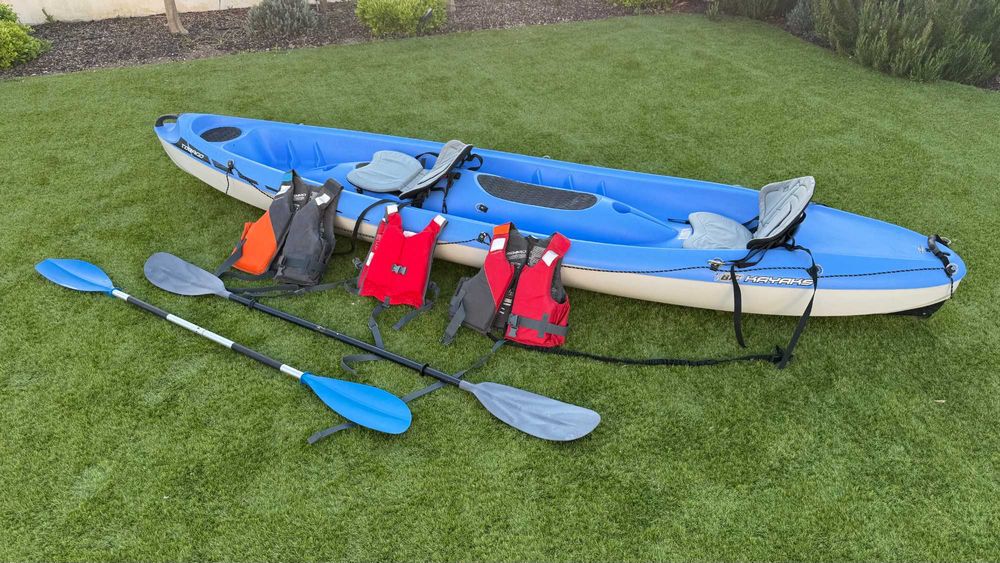 Kayak rígido 3 lugares + 2 remos + 2 assentos + 3 coletes salva-vidas