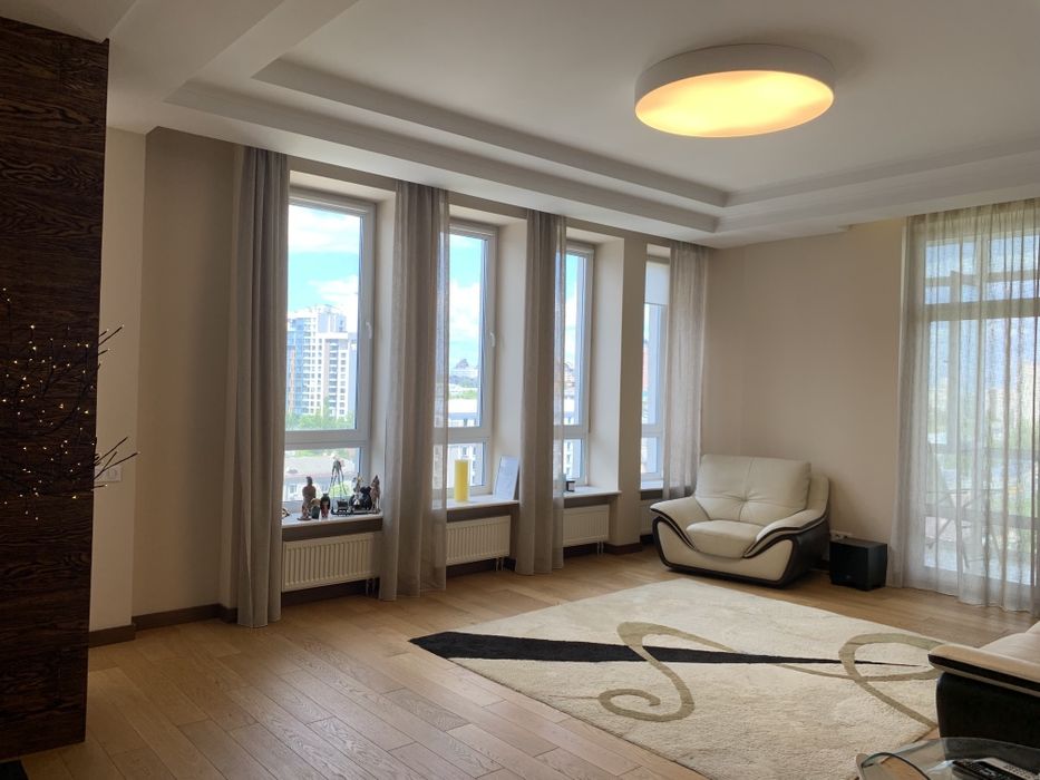 Оренда 4к квартири 128м2, Печерськ, метро Звіринецька, Либідська. Паркінг, резервне живлення