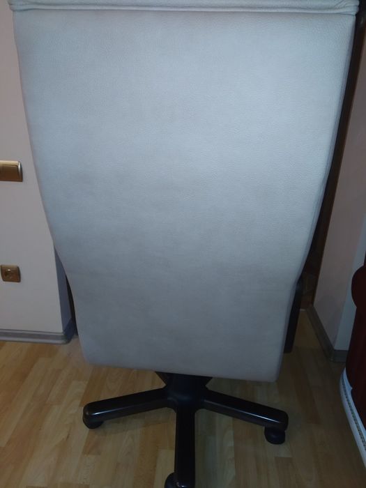 Крісло.             .