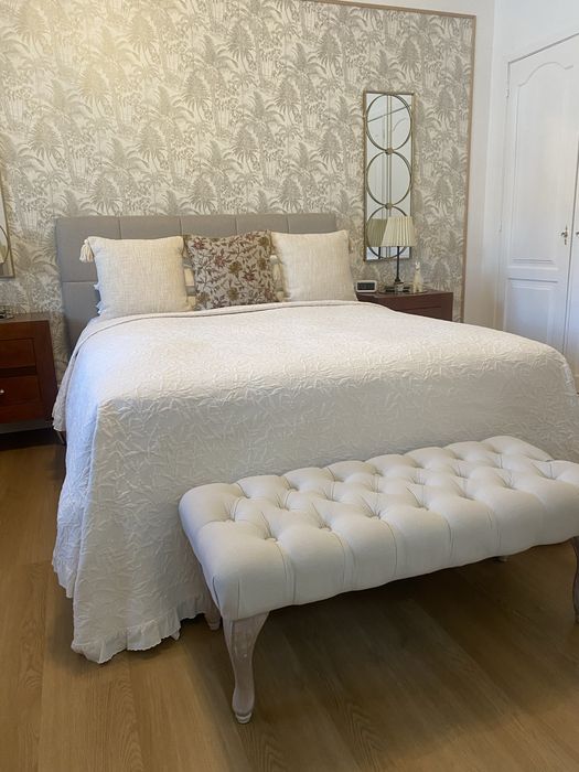 Cama 140x190 com colchão de qualidade, pouquissimo utilizados.