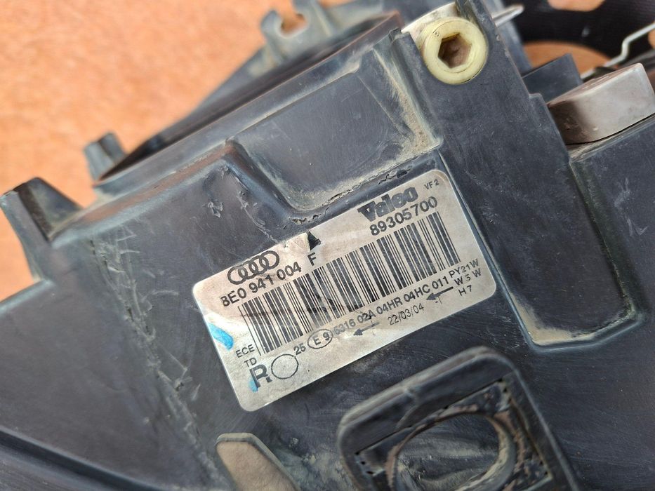 Audi A4 B6 2000-2004 Фара передняя правая галоген 8E0941004F